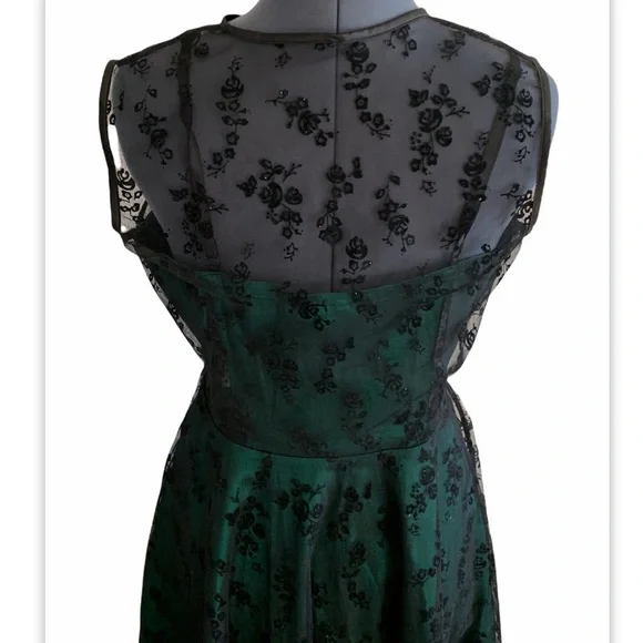 ❌SOLD❌Voodoo Vixen Emerald Dress - Picture 11 of 14